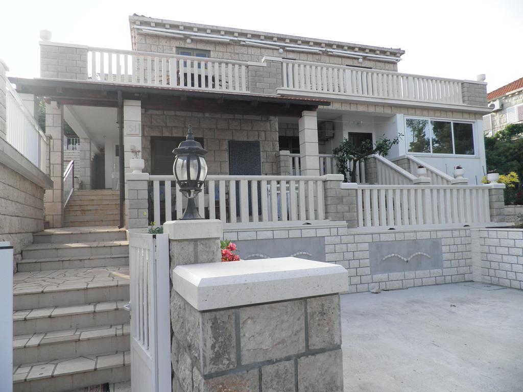 Apartments Holiday Lumbarda Exterior photo